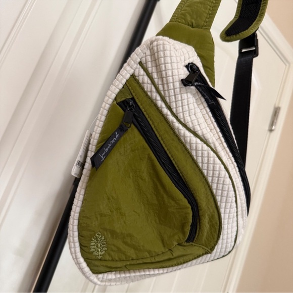 FP MOVEMENT Cold Shoulder Sling Bag Stylish Olive and White NWOT - Picture 2 of 2